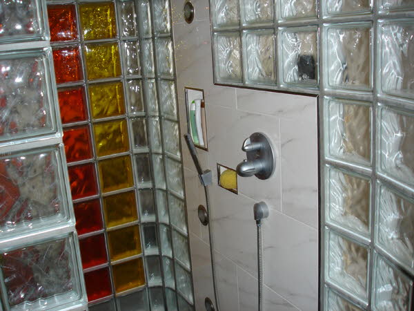 Bild 4-5 Dusche Innenansicht Glasbausteine